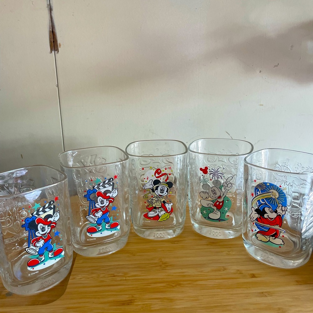 McDonald’s Walt Disney World 2000 Millennium Celebration Glass Set Of 5